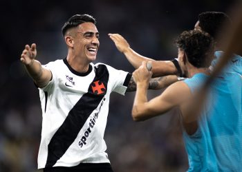 Puma comemora terceiro gol do Vasco