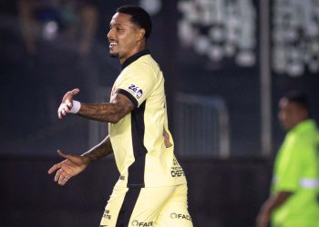 Vasco mantém confiança em David