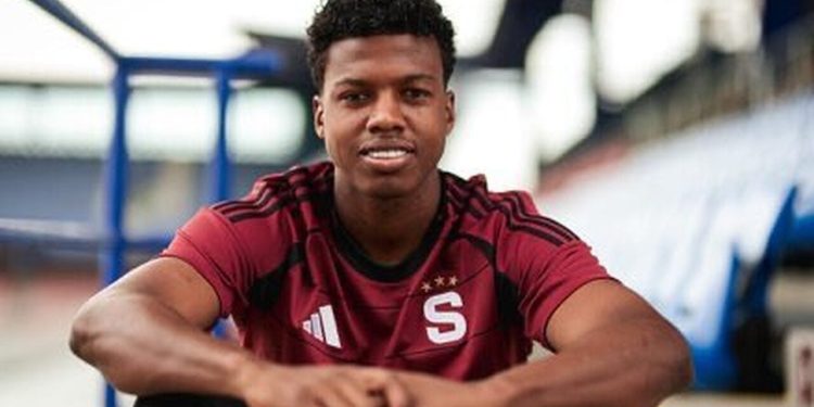 Vasco quer John Mercado
