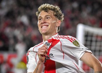 Facundo Colidio se aproxima do Vasco