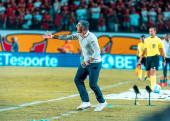 Pedro Emanuel em Vitória x Vasco