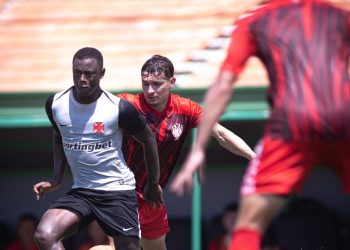 Marino Hinestroza em treino do Vasco