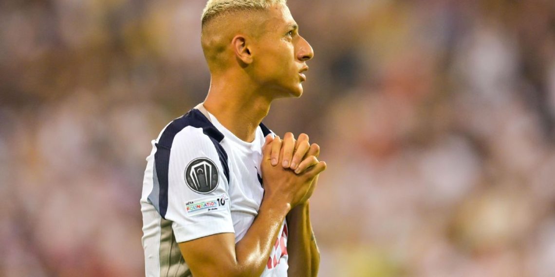 Entorno de Richarlison espera liberação da FIFA até sexta; Vasco aguarda