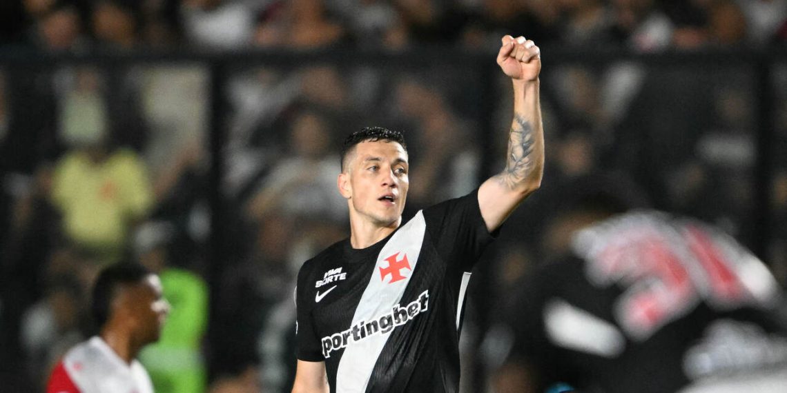 Bruno Duarte comemora primeiro gol pelo Vasco