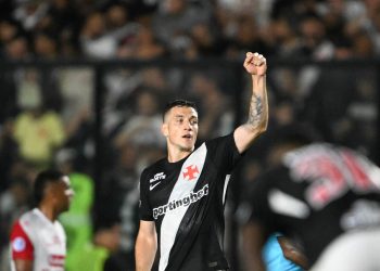 Bruno Duarte comemora primeiro gol pelo Vasco