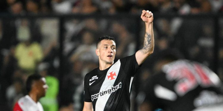 Bruno Duarte comemora primeiro gol pelo Vasco
