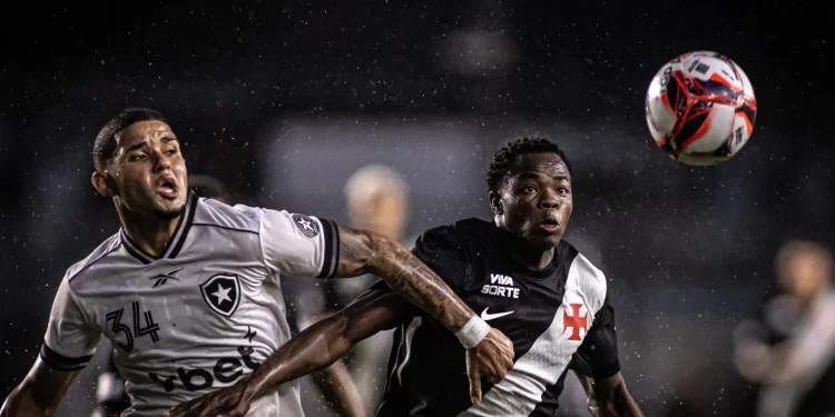 Botafogo ganha zagueiro e Vasco perde destaque para o clássico