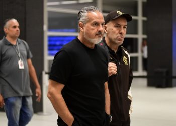 Chororô no Flamengo diretor rubro-negro reclama do Vasco no Maracanã