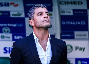 Ele virou meme, foi vaiado e sumiu do Vasco; agora, ganha nova chance contra o São Paulo