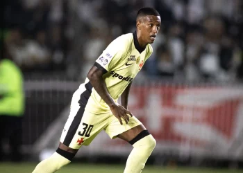 Europa está de olho, mas o Vasco já tomou uma decisão sobre seu zagueiro titular
