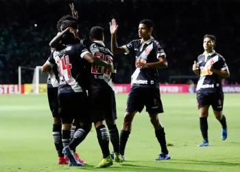 O Vasco me deve ex-capitão expõe dívida do clube e faz alerta sobre os funcionários