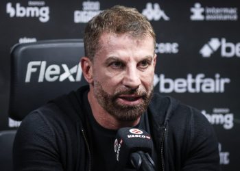 Pedrinho, presidente do Vasco, sobe o tom contra Fla e Flu
