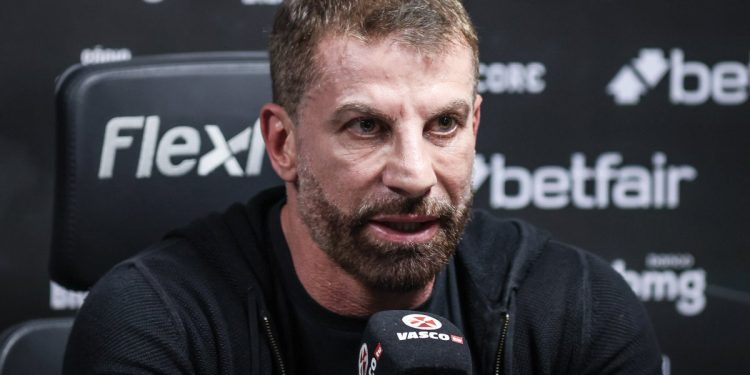 Pedrinho, presidente do Vasco, sobe o tom contra Fla e Flu