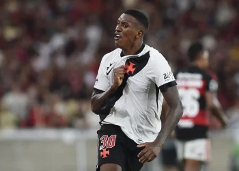 Robert Renan jogará contra o Flamengo?