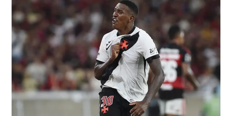 Robert Renan jogará contra o Flamengo?