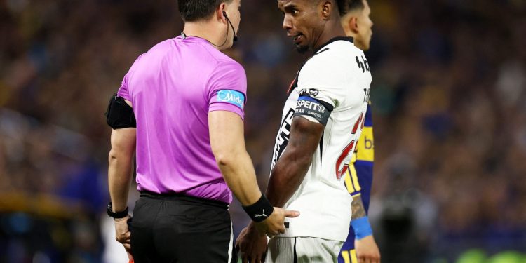 Thiago Mendes e Paredes disputaram vaga no PSG antes de se enfrentarem na Sul-Americana