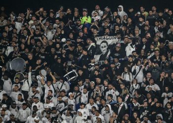 Torcida do Vasco esgota carga na Bombonera em 15 minutos; Flamengo não lota setor em La Plata