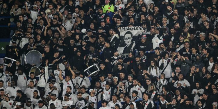 Torcida do Vasco esgota carga na Bombonera em 15 minutos; Flamengo não lota setor em La Plata