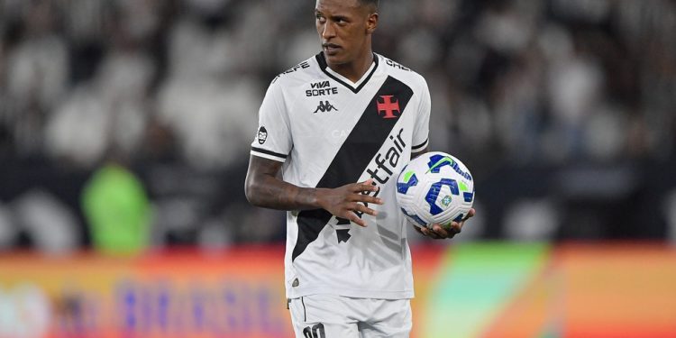 Planejamento 2027: Vasco define alvos milionários no mercado da bola