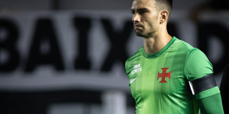 Planejamento 2027: Vasco define busca por novo goleiro e faz planos para o elenco