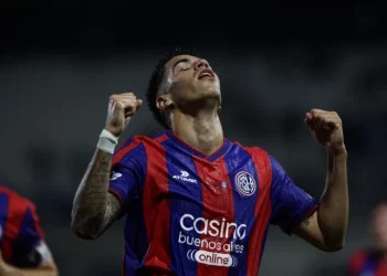 Vasco mira meia argentino de 21 anos que já chamou atenção de clube espanhol