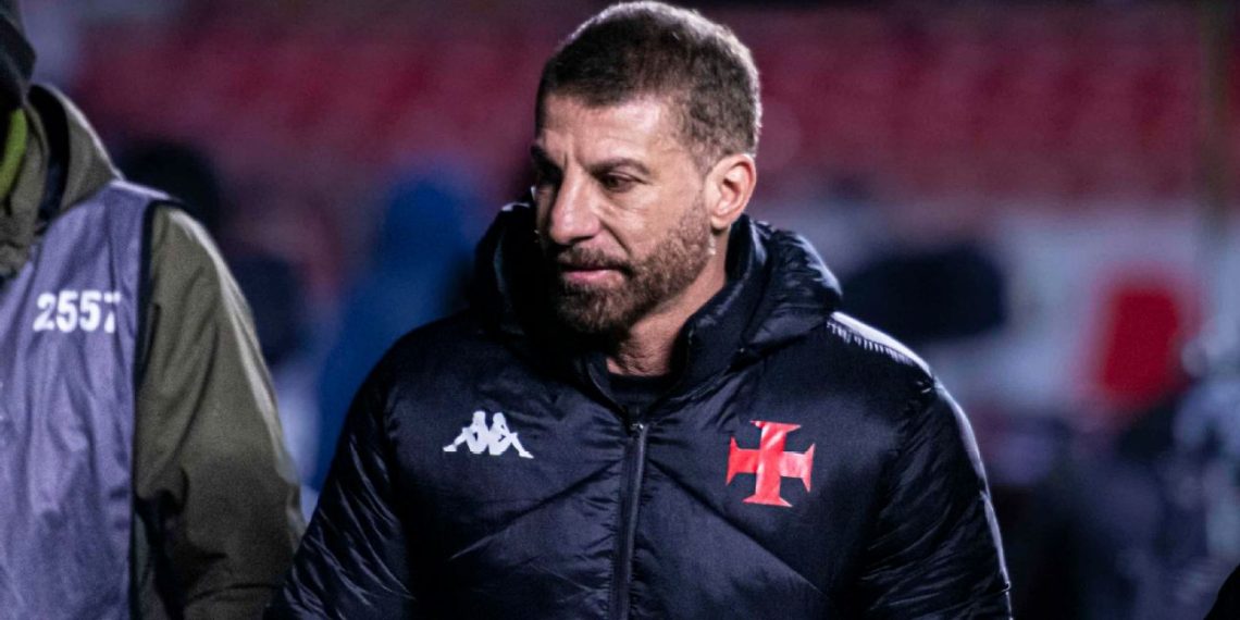 Vasco reconhece dívida milionária com atacante que pouca gente lembra